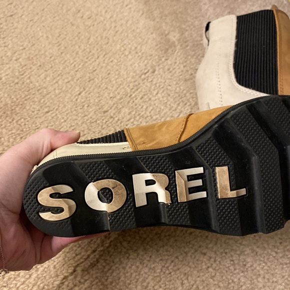 Fabulous pair of Sorel booties 👢 - Picture 2 of 5